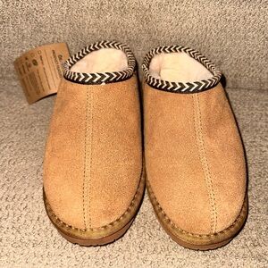BearPaw Tan Suede kids size 4 Slip-Ons Brand New
